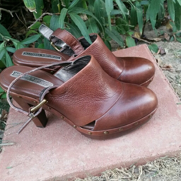 Banana Republic - Picture 1 of 4